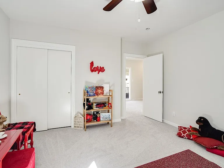 220 Madison Ave #C — Photo 11