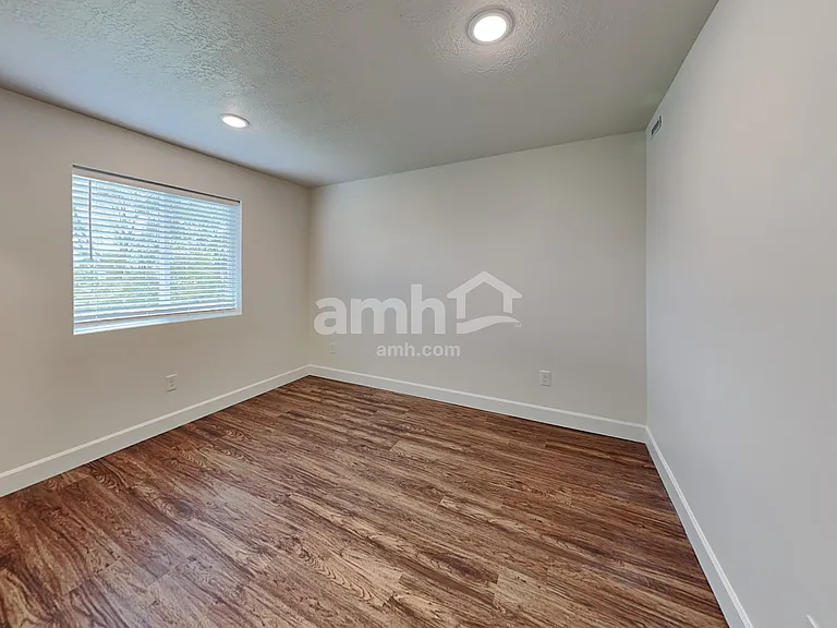 221 N Dry Creek Rd — Photo 18