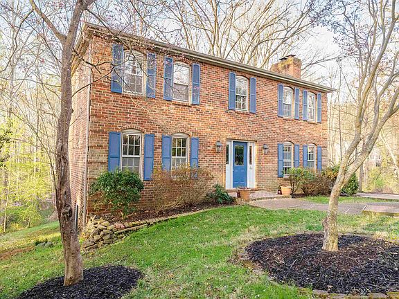 3rd image of 104 Smithfield Ct