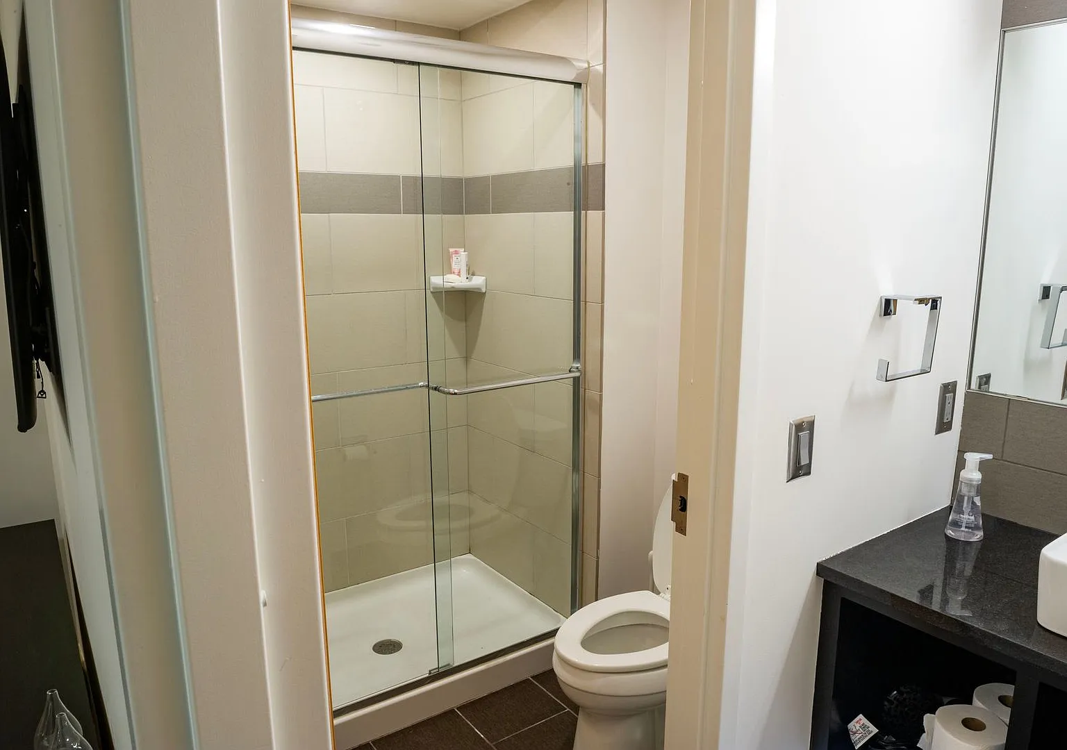 118 N Walnut St — Photo 3