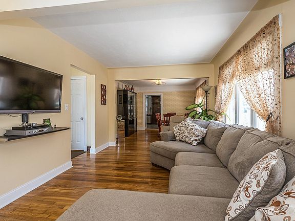 3rd image of 78 Westbury Ave