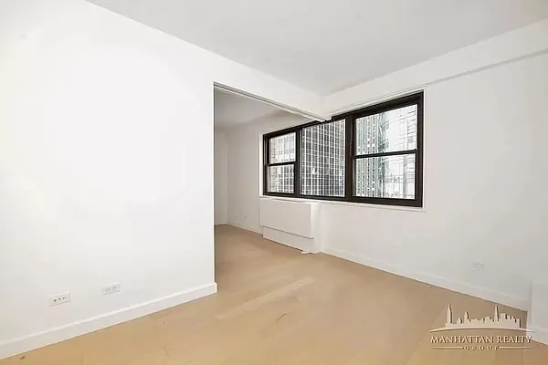 Rented by Manhattan Realty Group | media 16