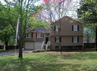 27 Engineer Ln, Cartersville, GA 30120