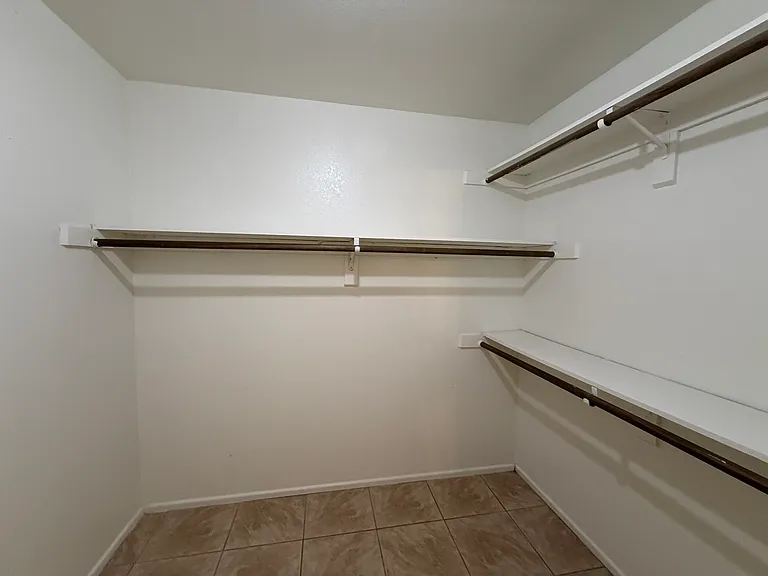725 N Arrowhead Dr #3 — Photo 3