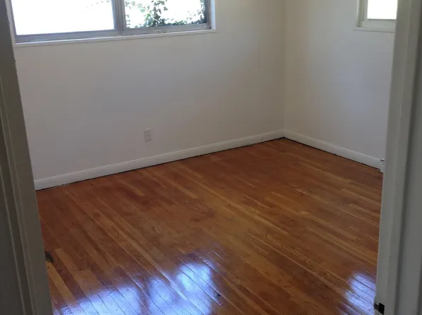 2235 Collett Dr, Saint Louis, MO 63136