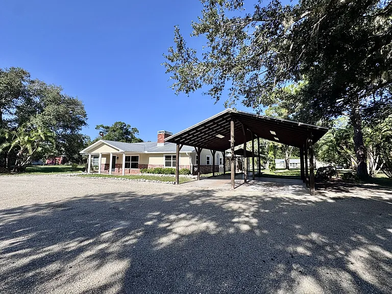 625 N Jackson Rd — Photo 3