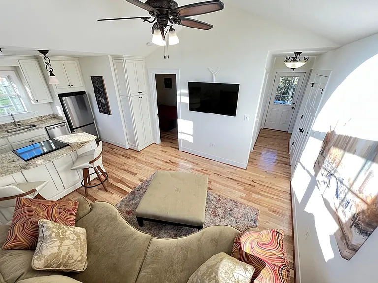 5631 Creekside Xing — Photo 3
