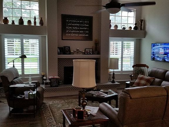 4th image of 398 Creekstone Ct