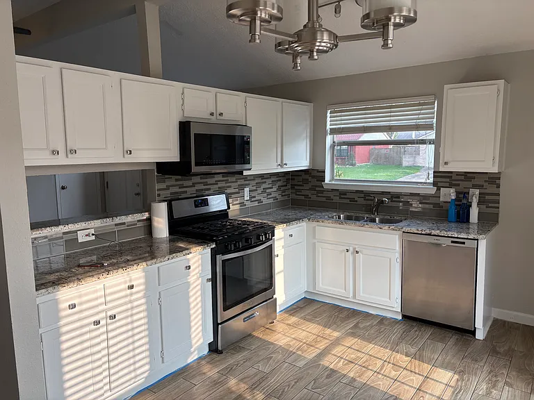 2540 Knoxville Dr — Photo 2