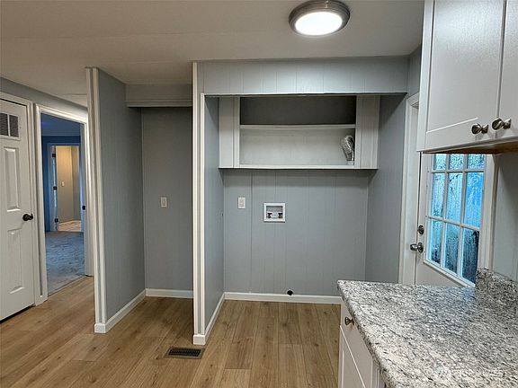 4th image of 2000 Broadway Avenue #16