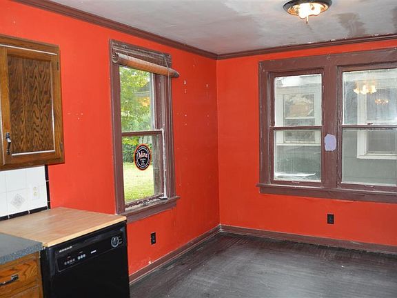 3rd image of 216 S Michigan St