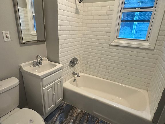 5th image of 233 Liberty Ave APT 2R