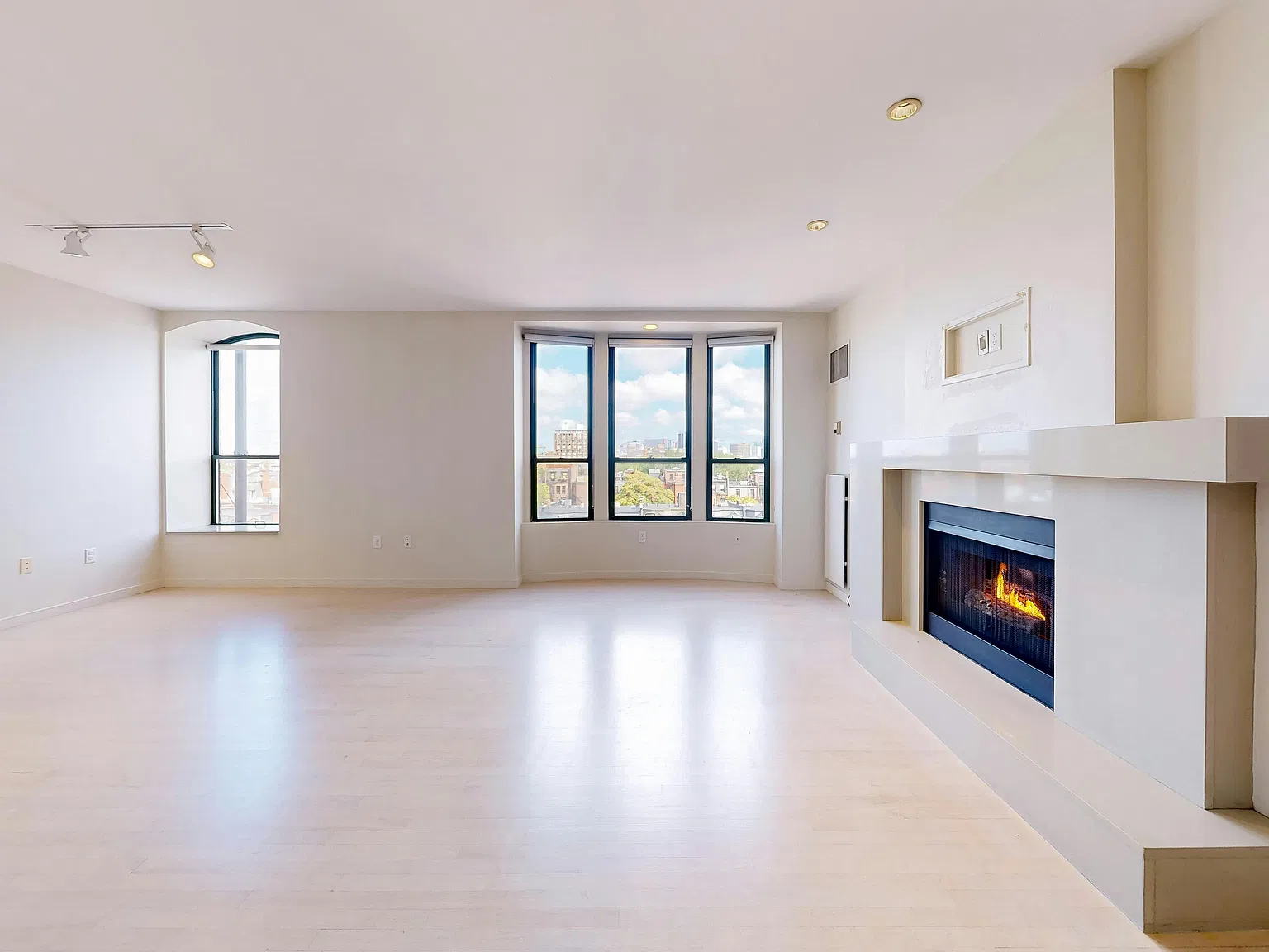2 bed, 1150 sqft, $6,500 — Photo 1