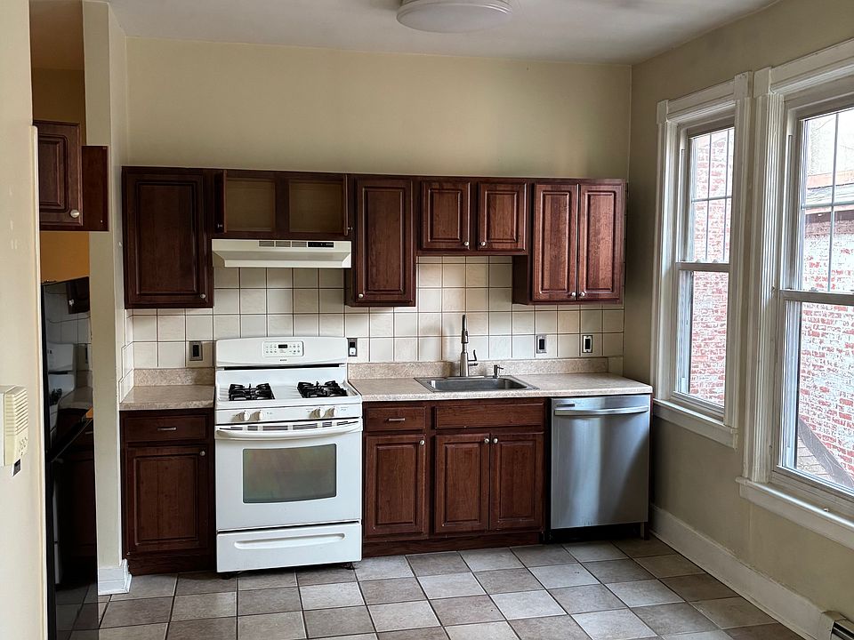 1st image of 1565 New Scotland Rd APT 205