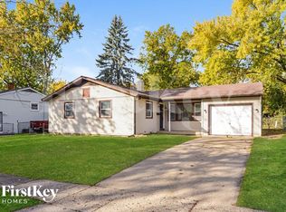 1951 Bristol Cir, Carpentersville, IL 60110