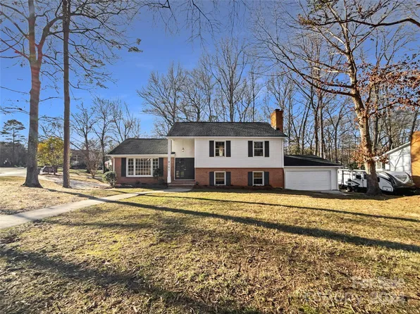 8101 Cliffside Dr, Charlotte, NC 28270