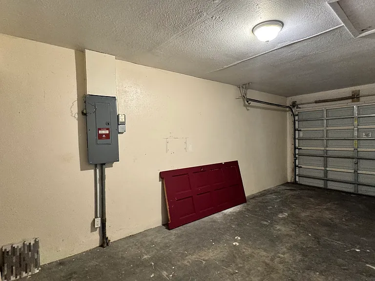 3091 Saint Clair Ave #B — Photo 10