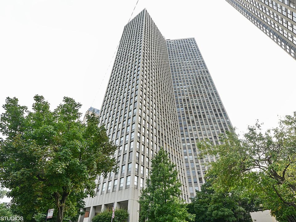 1st image of 2626 N Lakeview Ave APT 204