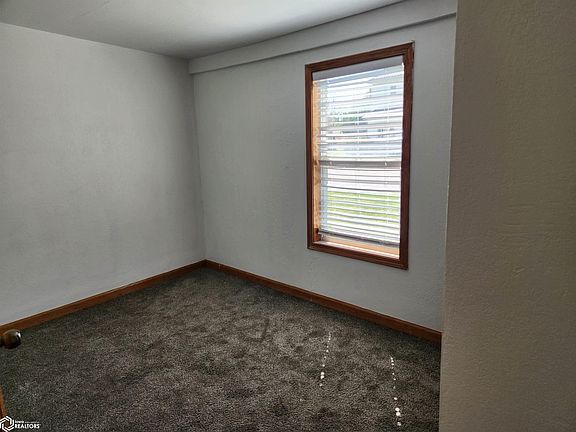 4th image of 606 Siegel St