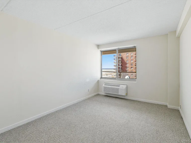 170 W Broadway #4H — Photo 18