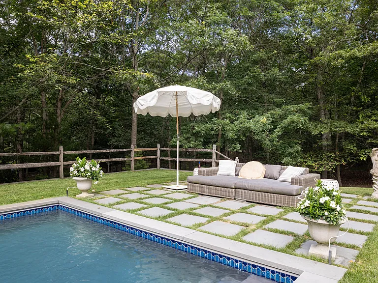 4 Fairway Dr — Photo 17
