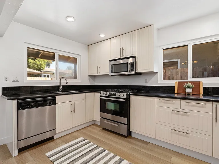 3522 Nile St — Photo 5