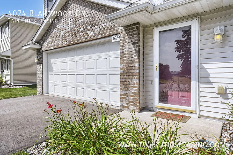 Shakopee Townhome | 2-Car Garage + Lawn & Snow Care Included — Photo 3