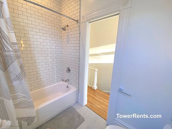 4th image of 208-210 Fair Oaks St #208