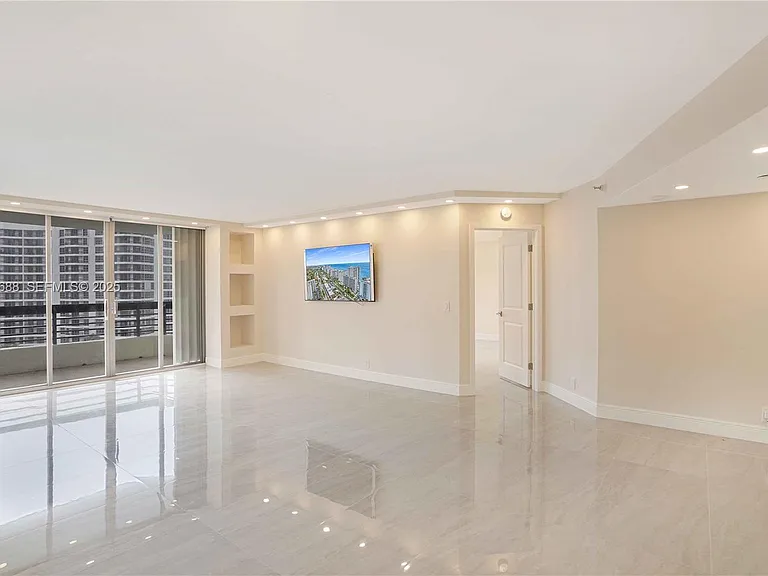 3500 Mystic Pointe Dr #1206 — Photo 20