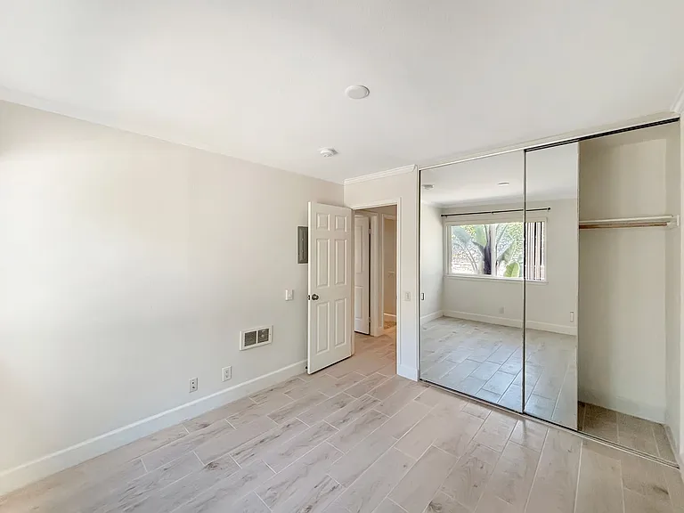 8503 Villa La Jolla Dr #J — Photo 15