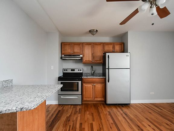 3rd image of 7450 N Greenview Ave APT 75