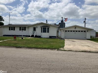 103 W Crescent Dr, Sheffield, IA, 50475
