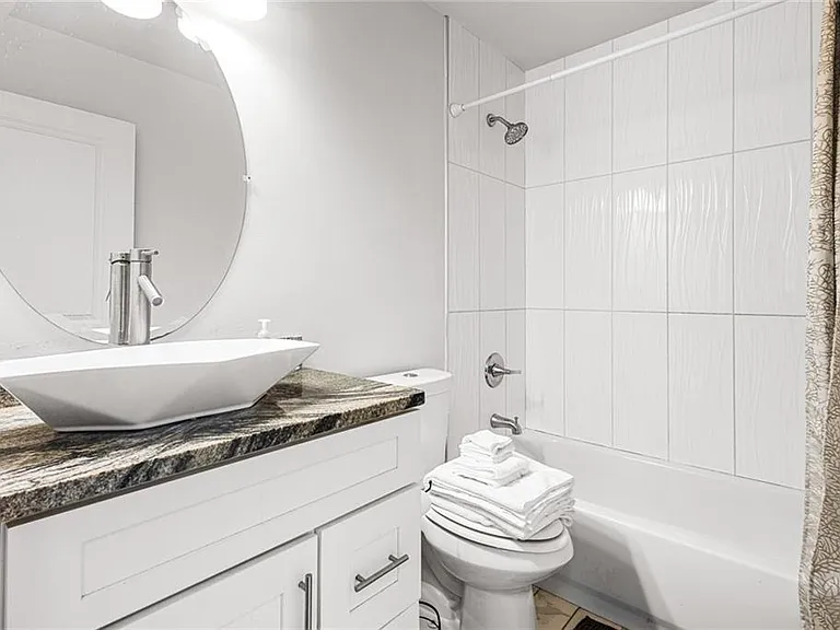 1141 McDaniel St SW — Photo 15