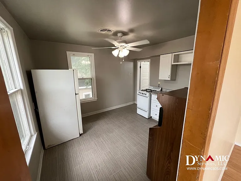 233 S Duluth Ave — Photo 6
