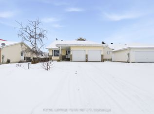 451 Mayhew St, Renfrew, ON K7V 4L4