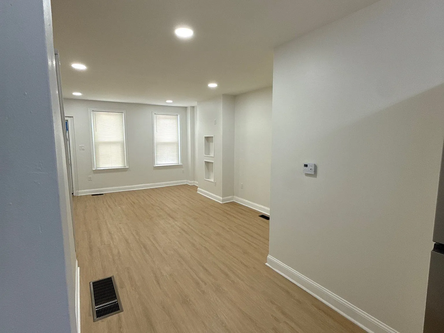 3 bed, 1.5 bath, 972 sqft, $2,150 — Photo 4