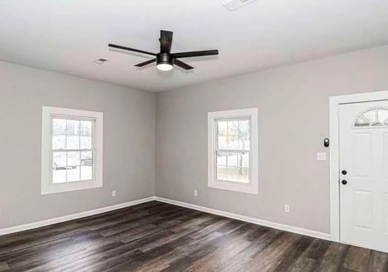 1110 Churchill Ave SW — Photo 1