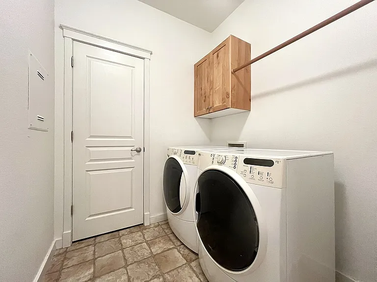717 W Claire St — Photo 36