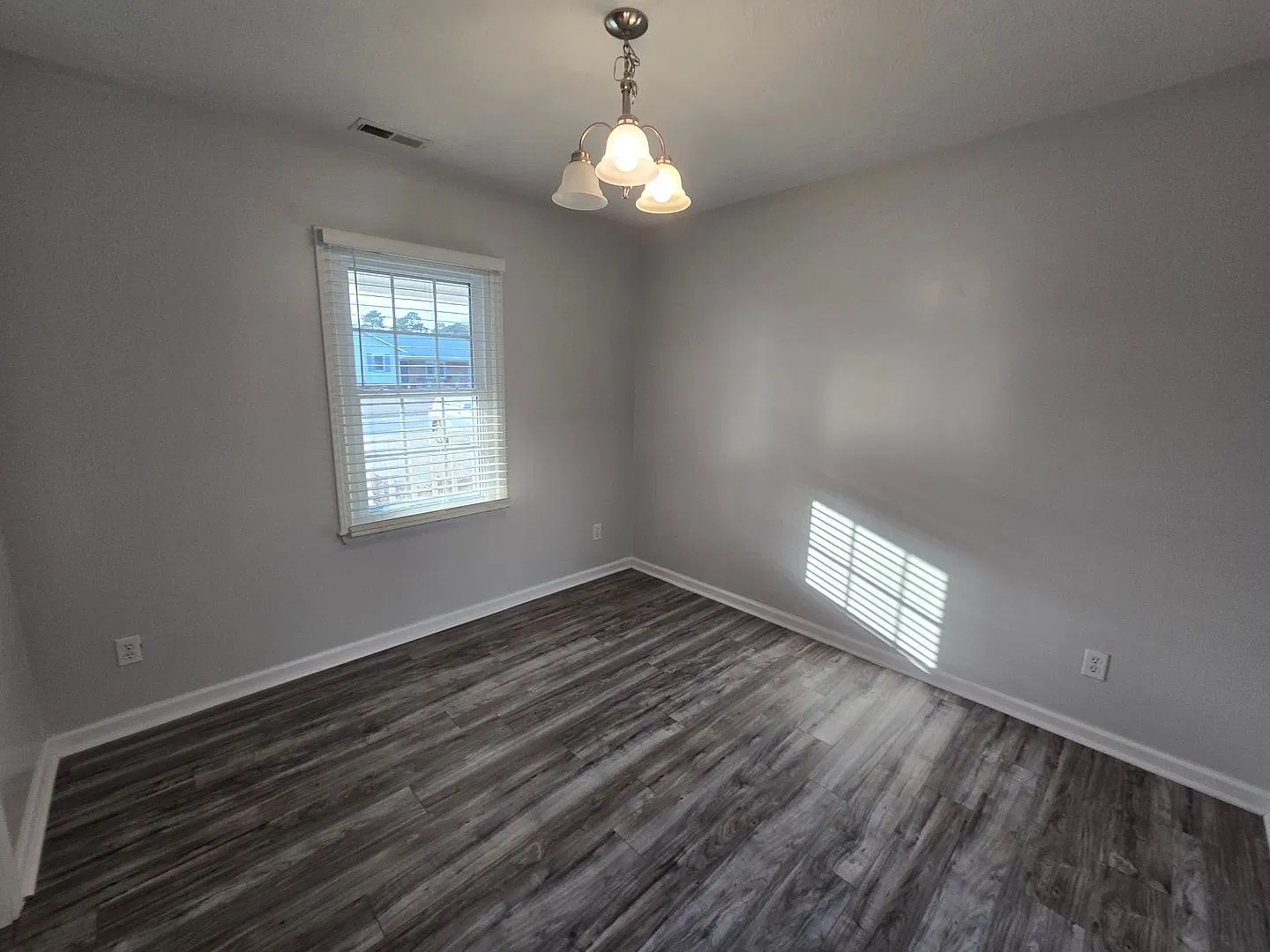 1091 Pleasant Oak ~ Cliffdale Forest — Photo 3