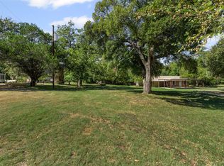 2810 Sky Harbour Dr, Granbury, TX 76049