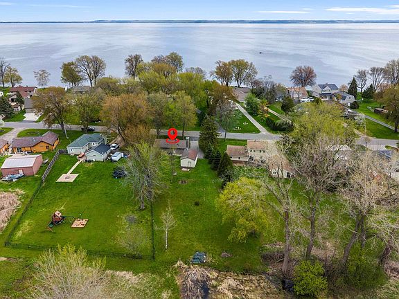 2nd image of 607 Hunters Point Rd