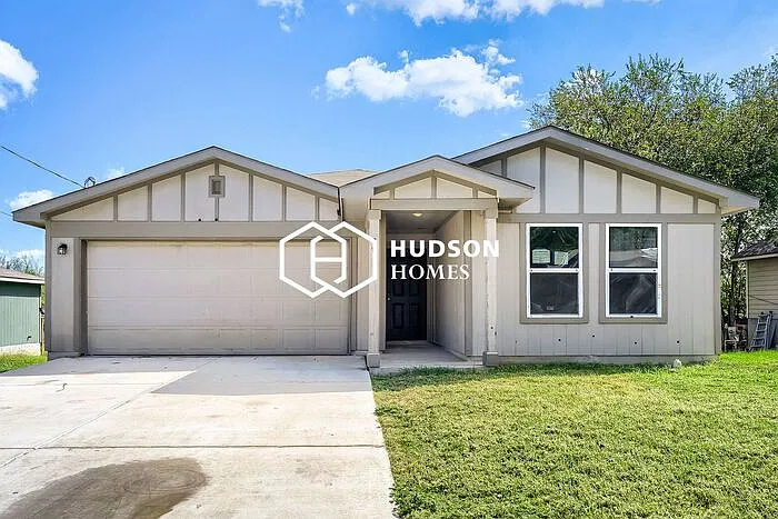 3 bed, 2.0 bath, 1298 sqft, $1,349 — Photo 1