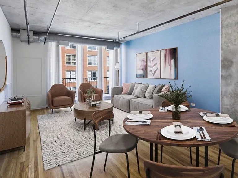 700 W Van Buren St #602 — Photo 2