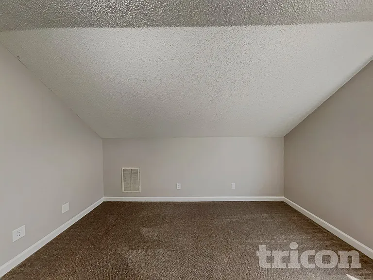 809 Valley Creek Dr — Photo 12