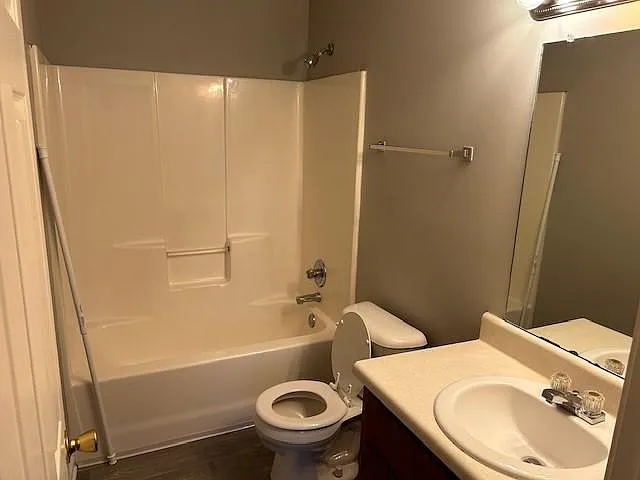 2 bed, 900 sqft, $895 — Photo 2
