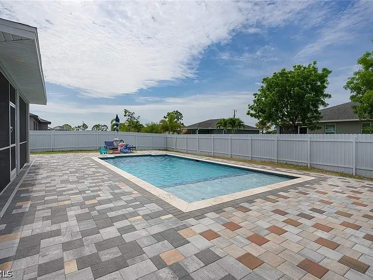 1802 NW 20th Ter — Photo 11