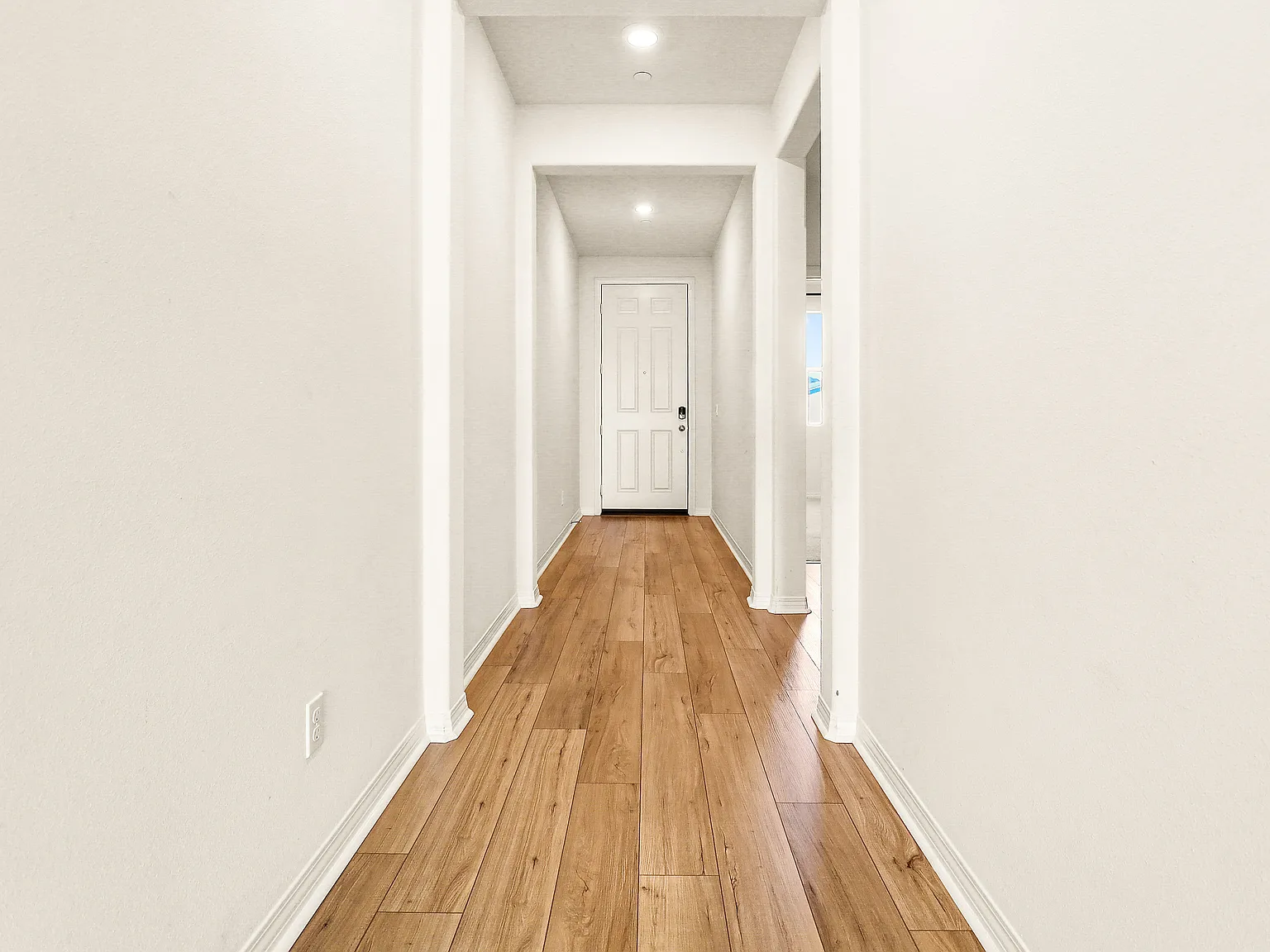 3 bed, 1672 sqft, $3,300 — Photo 4