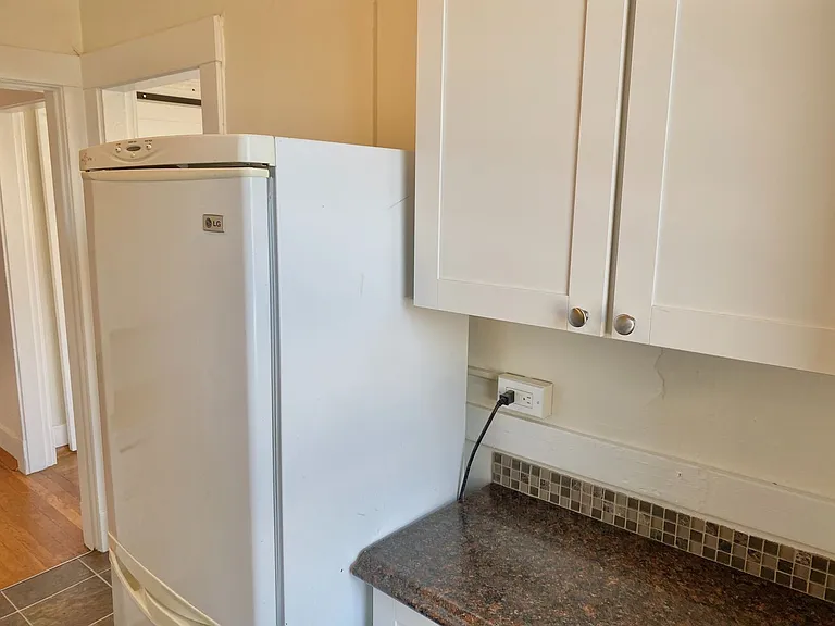 St Florence Apartments — Photo 6