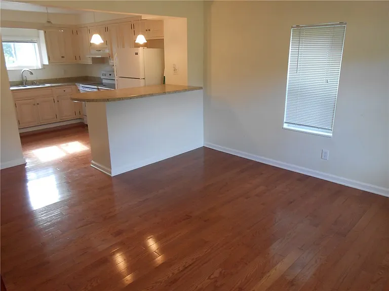 1318 Oakridge Rd — Photo 4