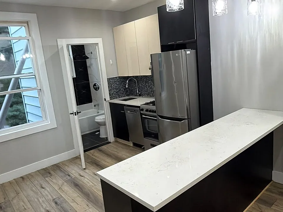 1154 Summit Ave #27E